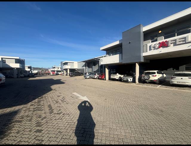 550M² WAREHOUSE TO LET IN STIKLAND INDUSTRIAL